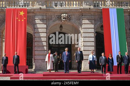 Budapest, Ungarn. Mai 2024. Der chinesische Präsident Xi Jinping nimmt an einer gemeinsamen Begrüßungszeremonie Teil, die vom ungarischen Präsidenten Tamas Sulyok und Premierminister Viktor Orban am 9. Mai 2024 in Budapest, Ungarn, abgehalten wird. Quelle: Xie Huanchi/Xinhua/Alamy Live News Stockfoto