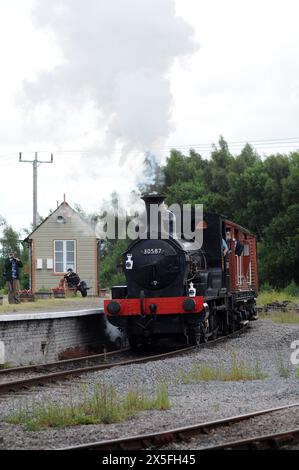 Die '30587' verlässt die Junction Station Lydney. Stockfoto