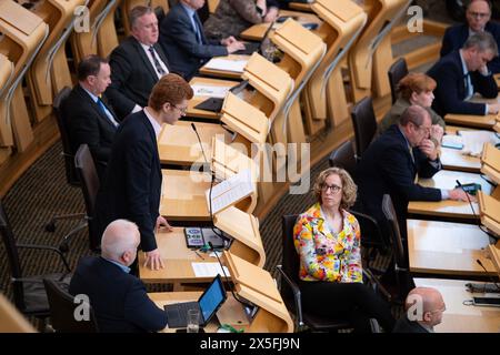 Edinburgh, Schottland, Großbritannien. 9. Mai 2024 IM BILD: Ross Greer MSP von der Schottischen Grünen Partei erklärt, warum seine Partei gegen die Ernennung von Kate Forbes zum stellvertretenden Ersten Minister ist: „Ich werde gebeten, für jemanden zu stimmen, der denkt, dass etwas mit mir nicht stimmt, nicht wegen meiner Ansichten, sondern einfach wegen meiner Identität. Das werde ich nicht tun." Die Ernennung der schottischen Minister und der schottischen Junior Minister in den Tagen nach der Wahl von John Swinney MSP zum neuen Ersten Minister Schottlands. Szenen im schottischen Parlament in Holyrood. Quelle: Colin D Fisher Stockfoto