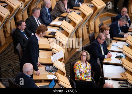 Edinburgh, Schottland, Großbritannien. 9. Mai 2024 IM BILD: Ross Greer MSP von der Schottischen Grünen Partei erklärt, warum seine Partei gegen die Ernennung von Kate Forbes zum stellvertretenden Ersten Minister ist: „Ich werde gebeten, für jemanden zu stimmen, der denkt, dass etwas mit mir nicht stimmt, nicht wegen meiner Ansichten, sondern einfach wegen meiner Identität. Das werde ich nicht tun." Die Ernennung der schottischen Minister und der schottischen Junior Minister in den Tagen nach der Wahl von John Swinney MSP zum neuen Ersten Minister Schottlands. Szenen im schottischen Parlament in Holyrood. Quelle: Colin D Fisher Stockfoto