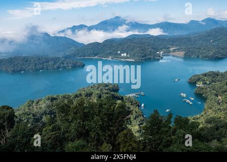 Blick auf den Sun Moon Lake von der CI’en Pagoda, Taiwan Stockfoto