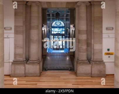 Brüssel, Flämisches Parlament, 8. Mai 2024 - Monumentale Empfangshalle des Flämischen Parlaments Stockfoto
