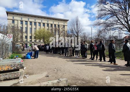 Berlin, Deutschland, 17.03.2024: Warteschlange an einem Sonntag vor dem Berghain *** Berlin, Deutschland, 17 03 2024 Warteschlange vor dem Berghain an einem Sonntag Copyright: XdtsxNachrichtenagenturx dts 36778 Stockfoto