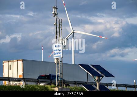Teststrecke der RWTH Aachen, für autonomes Fahren, auf der A44 erfassen 11 Sensoren auf einem 1 KM langen Autobahnabschnitt Daten von Versuchsfahrzeugen für die Rückseeschifffahrt Stockfoto
