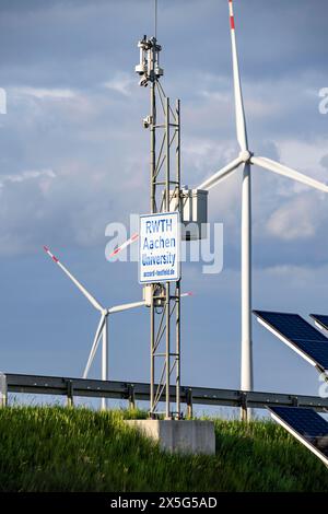 Teststrecke der RWTH Aachen, für autonomes Fahren, auf der A44 erfassen 11 Sensoren auf einem 1 KM langen Autobahnabschnitt Daten von Versuchsfahrzeugen für die Rückseeschifffahrt Stockfoto