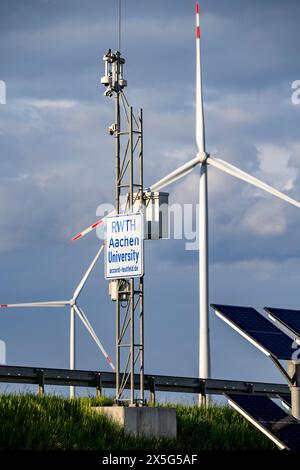 Teststrecke der RWTH Aachen, für autonomes Fahren, auf der A44 erfassen 11 Sensoren auf einem 1 KM langen Autobahnabschnitt Daten von Versuchsfahrzeugen für die Rückseeschifffahrt Stockfoto