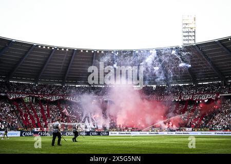 Brüssel, Belgien Mai 2024. Die Fans Antwerpens wurden am Donnerstag, den 9. Mai 2024, zu Beginn des Spiels zwischen RUSG Royale Union Saint-Gilloise gegen RAFC Royal Antwerp FC, dem Finale des belgischen Croky Cups, im King Baudouin Stadion in Brüssel gezeigt. BELGA FOTO TOM GOYVAERTS Credit: Belga Nachrichtenagentur/Alamy Live News Stockfoto