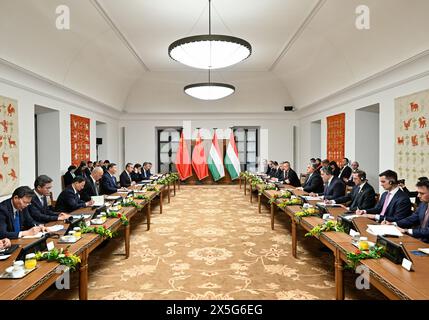 Budapest, Ungarn. Mai 2024. Der chinesische Präsident Xi Jinping führt Gespräche mit dem ungarischen Premierminister Viktor Orban am 9. Mai 2024 in Budapest, Ungarn. Quelle: Yin Bogu/Xinhua/Alamy Live News Stockfoto