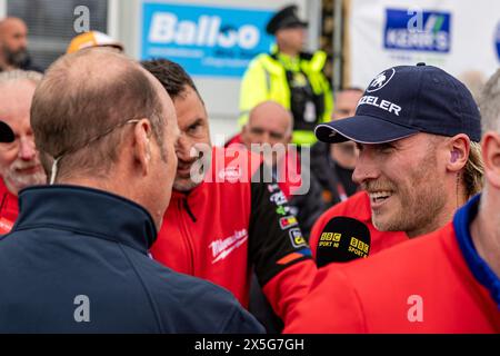 Portstewart, Großbritannien. Mai 2024. Davey Todd (74) besiegte Dean Harrison beim Amici Restorante Superstock Race beim Northwest 200 Credit: Bonzo/Alamy Live News Stockfoto