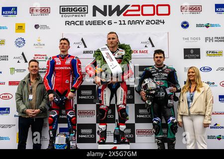 Portstewart, Großbritannien. Mai 2024. Davey Todd (74) besiegte Dean Harrison beim Amici Restorante Superstock Race beim Northwest 200 Credit: Bonzo/Alamy Live News Stockfoto