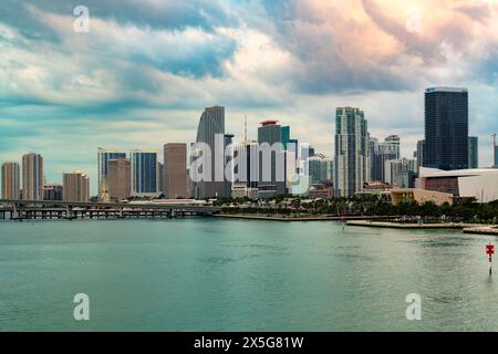 Miami, Florida, USA - die Skyline der Stadt Miami am Abend. Stockfoto