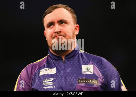 Leeds, Großbritannien. Mai 2024. Luke kleinste Niederschlagung während der BetMGM Premier League Darts, Night 15, Leeds 2024 in der First Direct Arena, Leeds, England, Großbritannien am 9. Mai 2024 Credit: Every Second Media/Alamy Live News Stockfoto