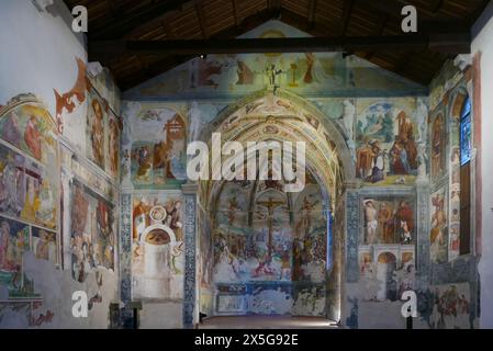 San Daniele del Friuli, Italien - Inneres der ehemaligen Kirche Sant'Antonio Abate mit Fresken von Vitale da Bologna und Martino da Udine Stockfoto