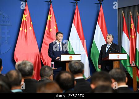 Budapest, Ungarn. Mai 2024. Der chinesische Präsident Xi Jinping und der ungarische Premierminister Viktor Orban treffen sich nach ihren Gesprächen am 9. Mai 2024 in Budapest gemeinsam mit der Presse. Quelle: Xie Huanchi/Xinhua/Alamy Live News Stockfoto