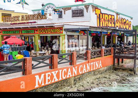 Cozumel Mexiko, Kreuzfahrthafen Pier, Puerta Maya Shopping, Norwegian Joy Cruise Line Schiff, 7-tägige Karibikroute, drei Amigos Cantina Restaurant Rest Stockfoto