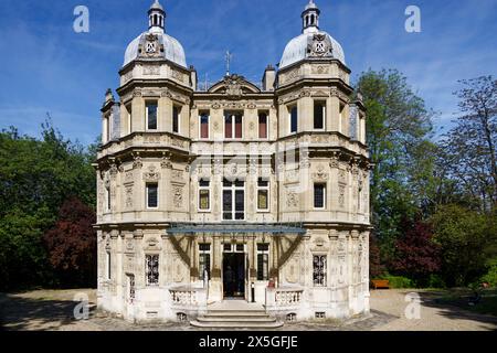 Port-Marly, Frankreich. Mai 2024. Allgemeine Ansicht der Burg Monte-Cristo, die im 19. Jahrhundert von dem Architekten Hippolyte Durand für den Schriftsteller erbaut wurde. Stockfoto