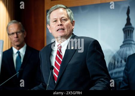 Washington, Usa. Mai 2024. US-Senator Steve Daines (R-MT) sprach auf einer Pressekonferenz über die Beschränkung der Waffen für Israel durch die Vereinigten Staaten im Kapitol der Vereinigten Staaten. Quelle: SOPA Images Limited/Alamy Live News Stockfoto