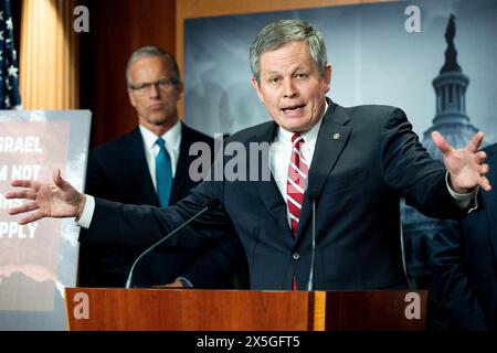 Washington, Usa. Mai 2024. US-Senator Steve Daines (R-MT) sprach auf einer Pressekonferenz über die Beschränkung der Waffen für Israel durch die Vereinigten Staaten im Kapitol der Vereinigten Staaten. Quelle: SOPA Images Limited/Alamy Live News Stockfoto