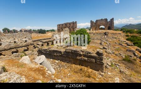 Ruinen des römischen Bazilica und Nymphaeum in der antiken Stadt Aspendos Stockfoto