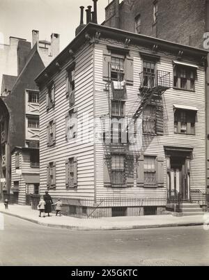 Holzrahmenhaus, Bedford Street und Grove Street, New York City, New York, USA, Berenice Abbott, Federal Art Project, Changing New York, Mai 1936 Stockfoto