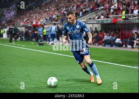 Piräus, Lombardei, Griechenland. Mai 2024. 12 LUCAS DIGNE von Aston Villa FC spielt während der UEFA Conference League, im Halbfinale, im zweiten Legs, im Spiel zwischen Olympiacos Piraeus und Aston Villa FC am 9. Mai 2024 im Georgios Karaiskakis Stadium in Piräus. (Kreditbild: © Stefanos Kyriazis/ZUMA Press Wire) NUR REDAKTIONELLE VERWENDUNG! Nicht für kommerzielle ZWECKE! Stockfoto