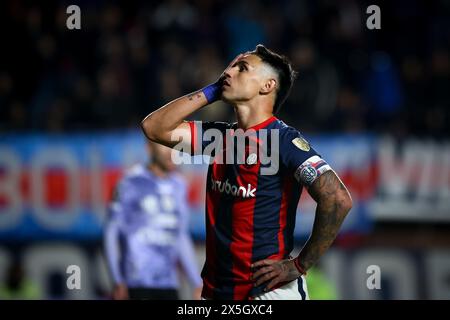 Buenos Aires, Buenos Aires, Argentinien. Mai 2024. Adam Bareiro von San Lorenzo reagiert während des Spiels zwischen San Lorenzo (ARG) gegen Independiente del Valle (ECU) als Teil der Copa Libertadores - Grupo F im Pedro Bidegain Stadium, am 09. Mai 2024 in Buenos Aires, Argentinien (Credit Image: © Roberto Tuero/ZUMA Press Wire) NUR REDAKTIONELLE VERWENDUNG! Nicht für kommerzielle ZWECKE! Stockfoto