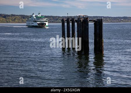 WA23223-00...WASHINGTON - Auto und Passagierfähre überqueren Possession Sound zwischen Mukliteo und Clinton auf Whidbey Island. WA25222-00... Stockfoto