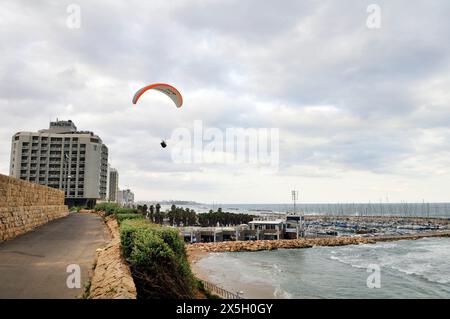 Paragliding / Parasailing in Tel Aviv, Israel. Stockfoto