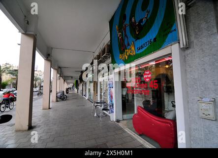 Oren Cohens Friseurladen in der Ibn Gabirol Street in Tel-Aviv, Israel. Stockfoto