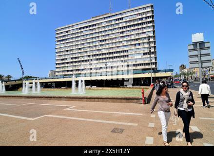 Das Rathaus am nördlichen Ende des Rabin-Platzes in Tel Aviv, Israel. Stockfoto