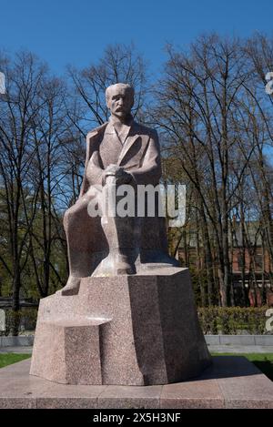 Rainis-Denkmal im Espanade-Park zum Gedenken an den lettischen Dichter und Politiker Janis Plieksans, Riga, Lettland Stockfoto