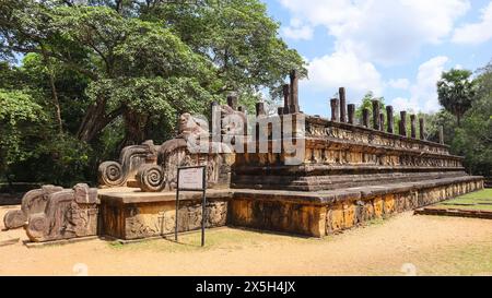 Ansicht der Ratskammer, Polonnaruwa Ancient City, Polonnaruwa, Sri Lanka. Stockfoto