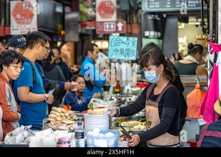 Lokaler Rübenkuchenhändler in Taichung, zweiter öffentlicher Markt. Der alte Markt war schon immer der Favorit von Rucksackreisenden, Stockfoto