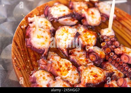 Portion pulpo a feira, traditionelles Kraken-Rezept in Galicien. Spanien Stockfoto