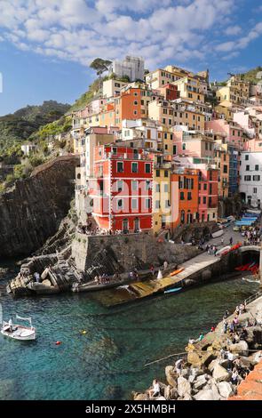 Cinque Terre, Italien. Mai 2024. Die Cinque Terre sind ein Küstengebiet in Ligurien im Nordwesten Italiens. Monterosso al Mare, Vernazza, Corniglia, Manarola und Riomaggiore. Die Küste, die fünf Dörfer und die umliegenden Hügel sind alle Teil des Cinque Terre National Park, der auf 09 abgebildet ist. Mai 2024. Foto: Emica Elvedji/PIXSELL Credit: Pixsell/Alamy Live News Stockfoto