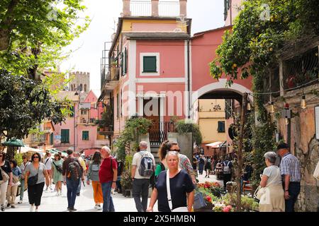 Cinque Terre, Italien. Mai 2024. Die Cinque Terre sind ein Küstengebiet in Ligurien im Nordwesten Italiens. Monterosso al Mare, Vernazza, Corniglia, Manarola und Riomaggiore. Die Küste, die fünf Dörfer und die umliegenden Hügel sind alle Teil des Cinque Terre National Park, der auf 09 abgebildet ist. Mai 2024. Foto: Emica Elvedji/PIXSELL Credit: Pixsell/Alamy Live News Stockfoto