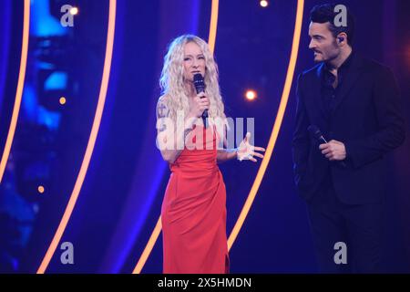 Christin stark und Giovanni Zarrella in der ZDF-Musikshow 'die Giovanni Zarrella Show' in der Baden Arena. Offenburg, 04.05.2024 Stockfoto