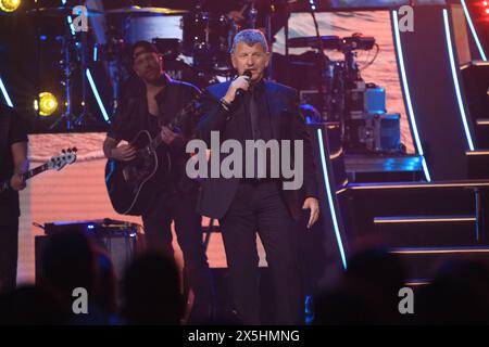 Semino Rossi in der ZDF-Musikshow 'die Giovanni Zarrella Show' in der Baden Arena. Offenburg, 04.05.2024 Stockfoto