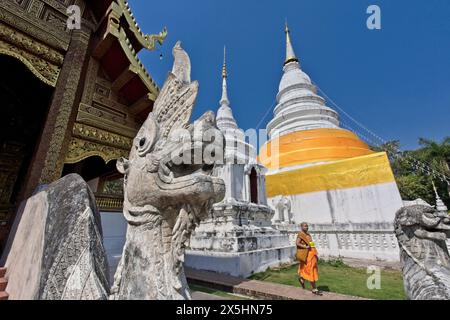 Thailand, Chiang Mai; 24. Januar 2008, buddhistischer Mönch im Prathat Doi Suthep Buddhistischen Tempel (Wat Prathat Doi Suthep) – EDITORIAL Stockfoto