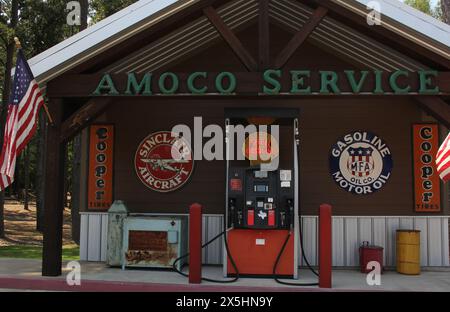 Whitehouse, Texas – 22. Juni 2023: Alte Tankstelle an den Boulders am Lake Tyler in Whitehouse, Texas Stockfoto