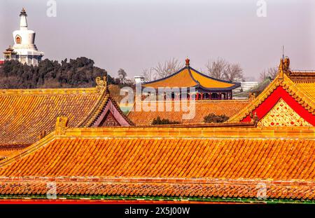 Beihai Park, Verbotene Stadt, Gugong. Kaiserpalast, erbaut in den 1400er Jahren während der Ming-Dynastie Stockfoto