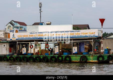 Die Tankstelle am Mekong in Cai hat in Vietnam geklungen Stockfoto