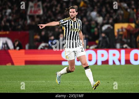 Adrien Rabiot von Juventus FC gestentiert während des Spiels der Serie A zwischen AS Roma und Juventus FC im Stadio Olimpico Rom Italien am 5. Mai 2024. Foto von Stockfoto