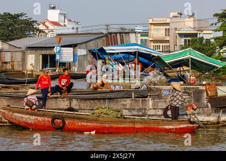 Der schwimmende Markt im Mekong-Delta bei Cai erklang in Vietnam Stockfoto