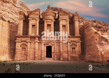 Jordanien, Petra. UNESCO-Weltkulturerbe, Hauptstadt des nabatäischen Königreichs, gegründet im 3. Jahrhundert v. Chr. Das Kloster. Stockfoto