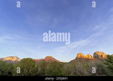 Landschaftsbild der Red Rock Mountains gegen den Blue Sky Stockfoto