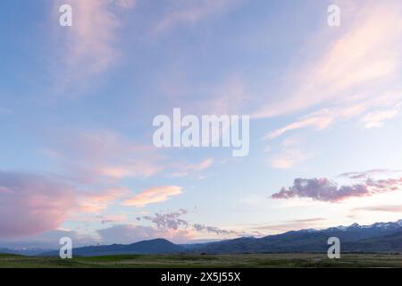 Sonnenuntergang über den Bergen im Paradise Valley, Pray, Montana Stockfoto