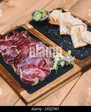 Iberischer Schinken und Wurst von erhabener Qualität Stockfoto