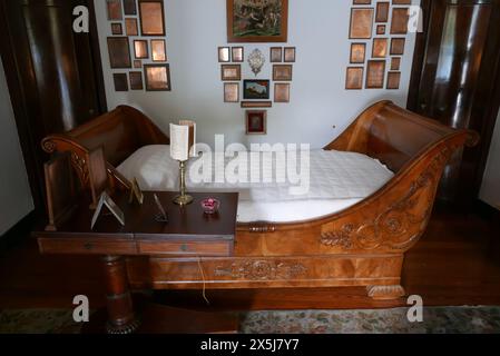 VALSOLDA, ITALIEN - 24. MÄRZ 2024: Schlafzimmer des italienischen Schriftstellers und Dichters Antonio Fogazzaro ( 1842 - 1911 ) Stockfoto