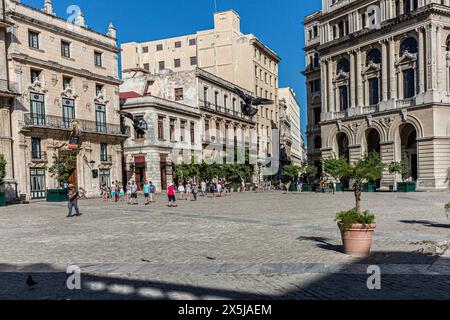 Ein Stadtplatz im Herzen des historischen Touristenviertels Havannas. Stockfoto